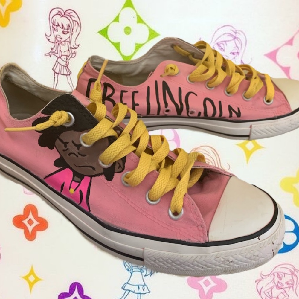 Hand Painted Converse Customs✍️